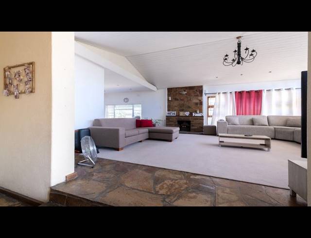 5 BEDROOM HOUSE FOR SALE IN PAROW NORTH